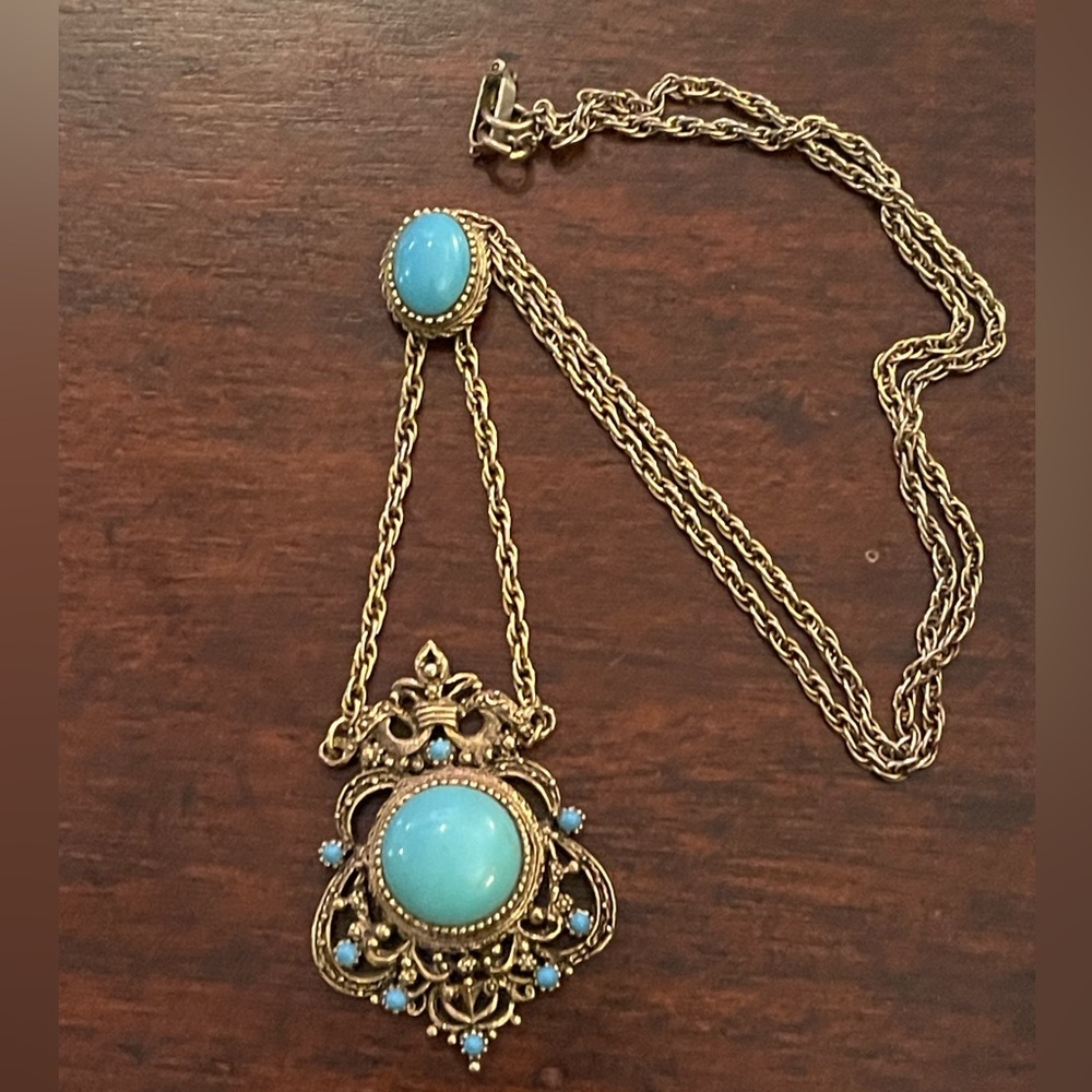 Antique style faux turquoise gold tone pendant necklace - Picture 4 of 8